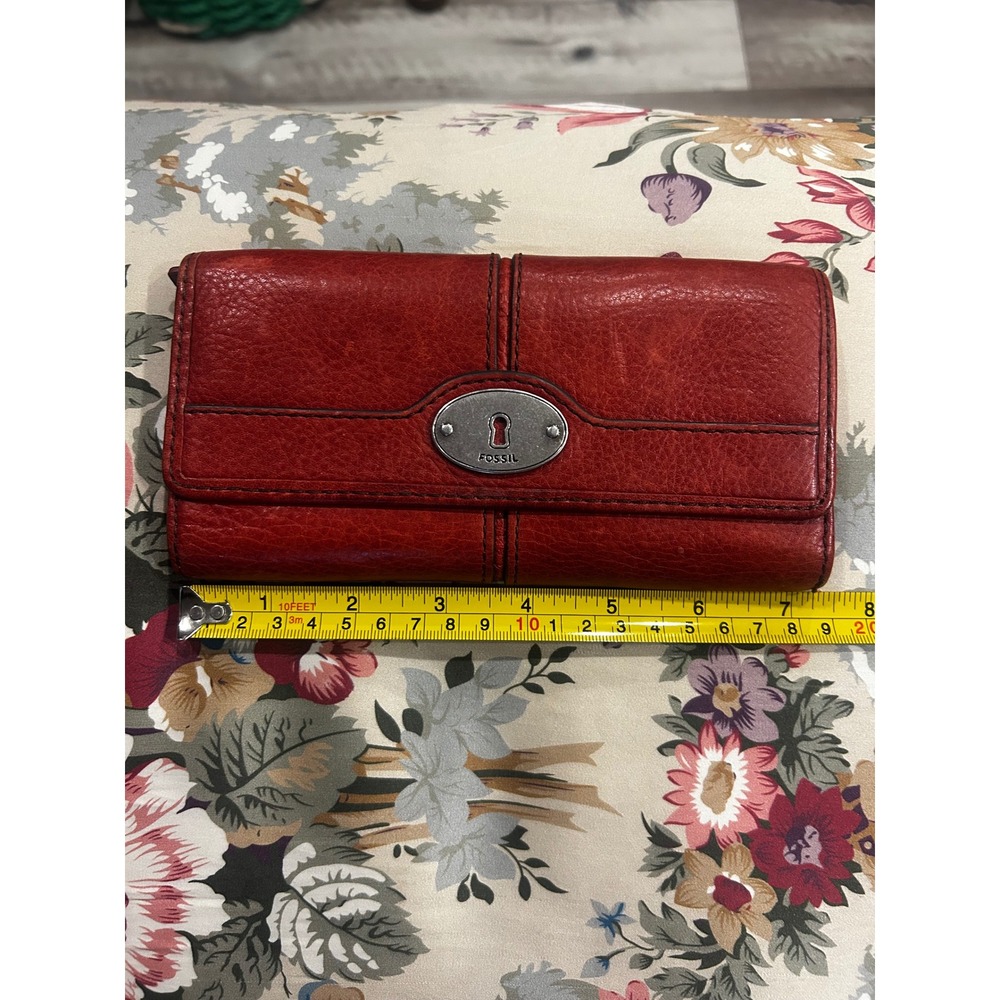 Fossil Red Pebbled Leather Trifold Clutch Wallet Keyhole Logo Plate